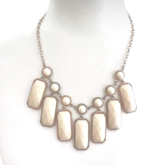 Jewelry - Cream Statement Neclace